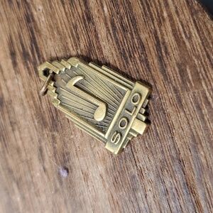 P208 musician 1950 award medal pendant collectible